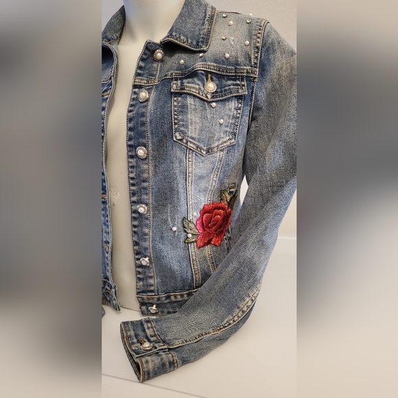 Jean Jacket With Embroided Rose Patches & Pearls - Picture 2 of 10